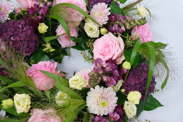 4 | Rundgesteckter Trauerkranz (Locker)