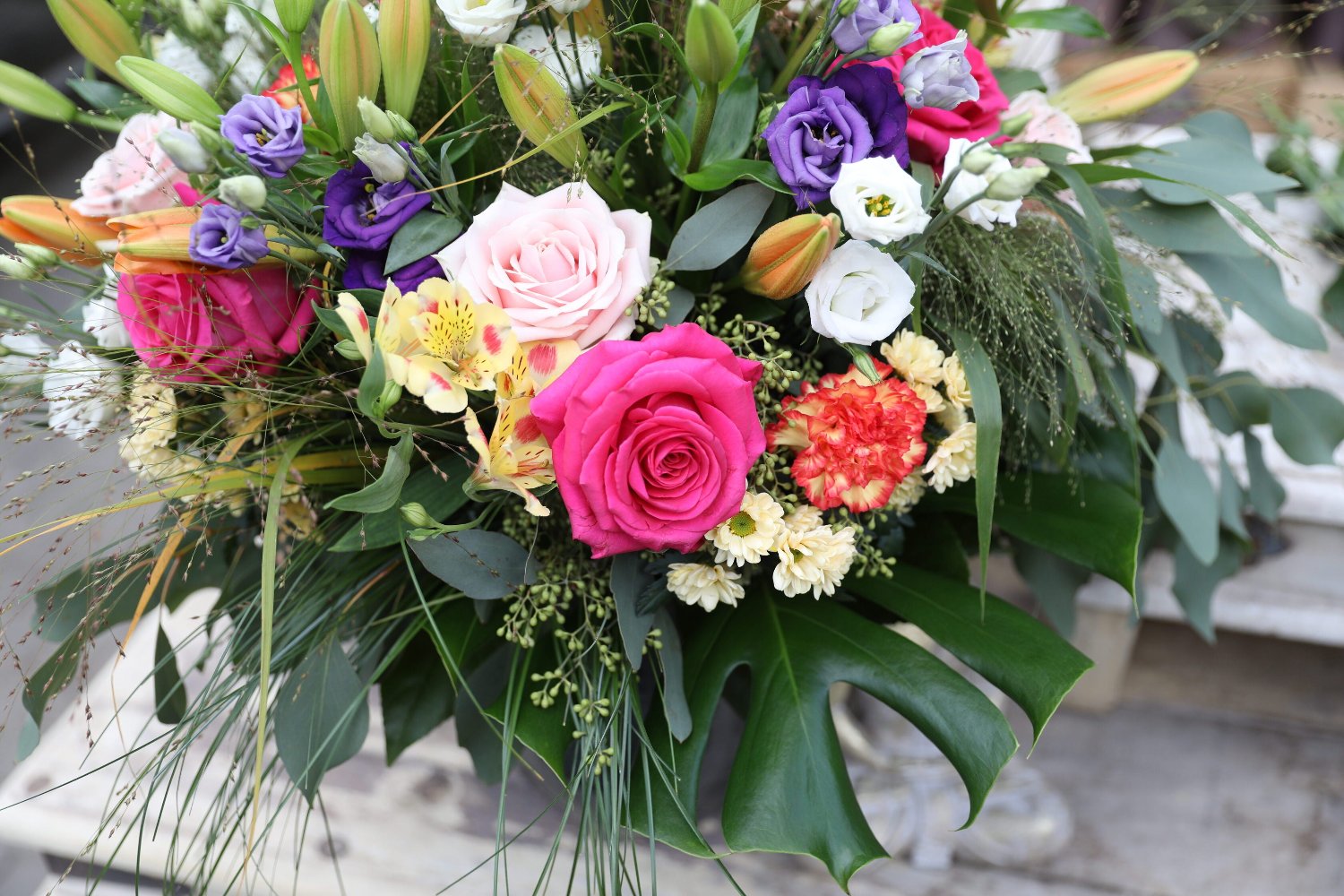 Farbenfroher Blumenstrauß mit bunten Blumen